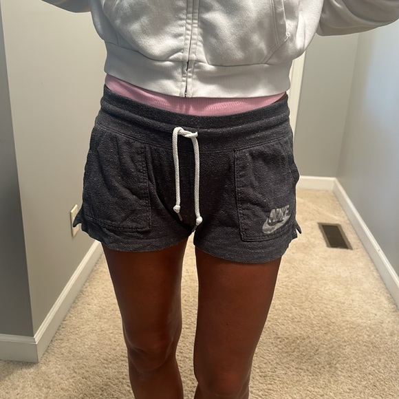 Women’s Nike shorts size small - Picture 5 of 5